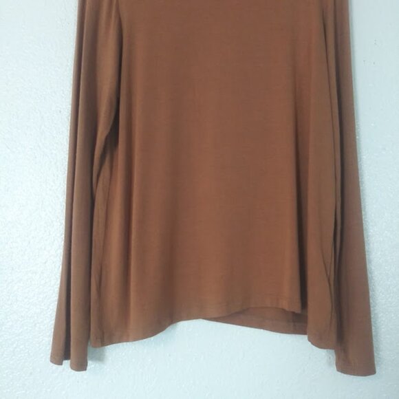 Leo & Nicole women's size L brown turtle neck top - Picture 3 of 16